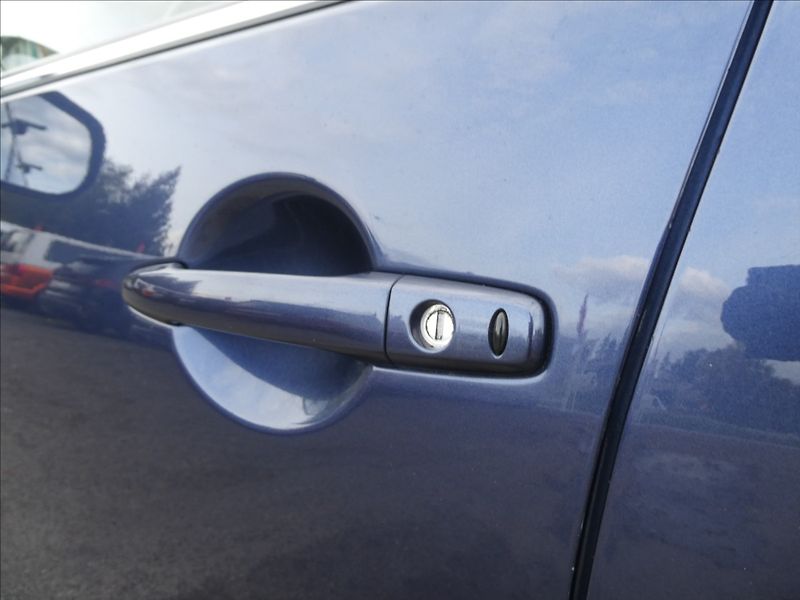 Mitsubishi Outlander 2,4 i 125kW 7.míst,4x4,automat - fotka 13 z 35