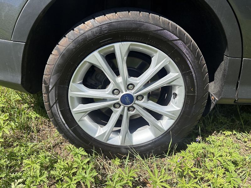 Ford Kuga (2019) Titanium 2.0 TDCi 4X4  - fotka 12 z 37