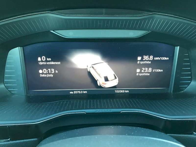 Škoda Superb (2022) COM iV L K TS 115/1.4 A6F - fotka 18 z 28