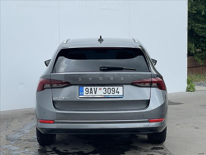 Škoda Octavia 2,0 TDI DSG Combi Style TAŽNÉ - fotka 23 z 23