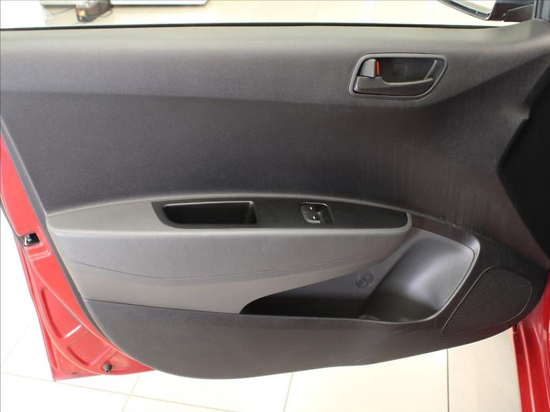 Hyundai i10 1,0 i 48kW 1.maj.ČR  86tkm. - fotka 12 z 15