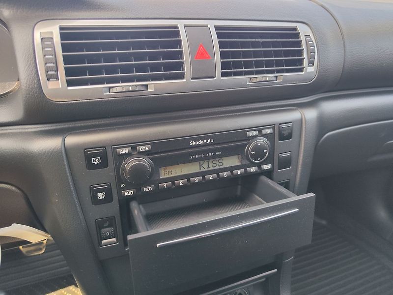 Škoda Superb 2.0 TDI/103kW Comfort - fotka 15 z 24