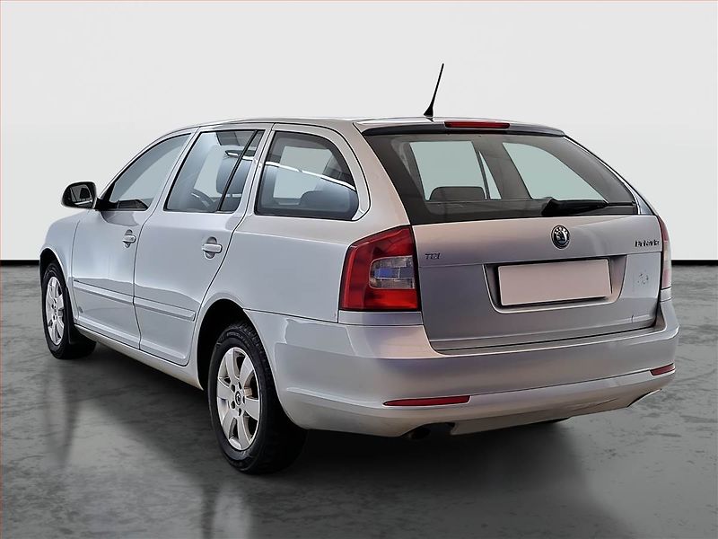 Škoda Octavia (2011) Ambiente 1.6 TDI, po STK - fotka 4 z 13