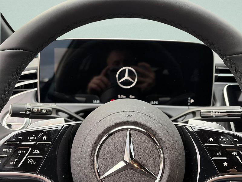 Mercedes-Benz Třídy E 300 de 4MATIC kombi - fotka 10 z 14