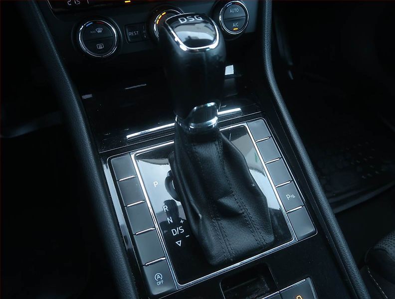 Škoda Superb (2016) Ambition 1.6 TDI, Automat - fotka 13 z 18