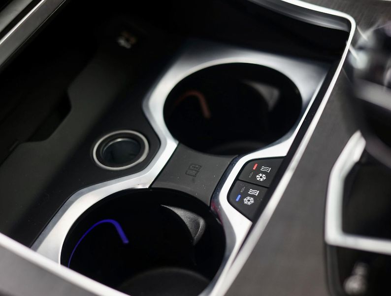 BMW X7 (2023) ALPINA XB7 4.4 V8 Skylounge - fotka 41 z 52