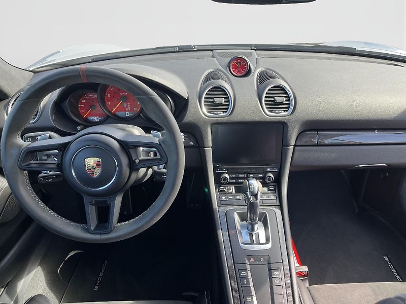 Porsche Cayman GT4 - fotka 22 z 29