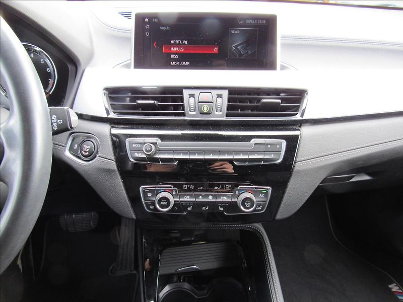 BMW X2 1,5 T sDrive 18I 103kW - fotka 15 z 33
