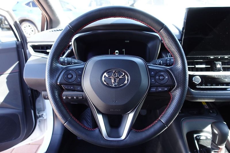 Toyota Corolla 2,0HSD GR-Sport Dynamic - fotka 18 z 32