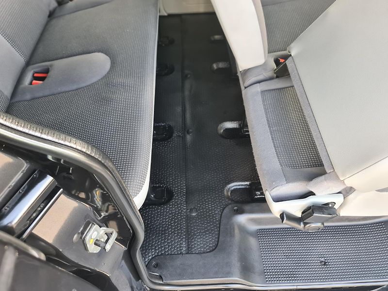 Opel Vivaro (2011) 2.0 CDTi 84-KW 8-MÍST OLOMOUC - fotka 17 z 75