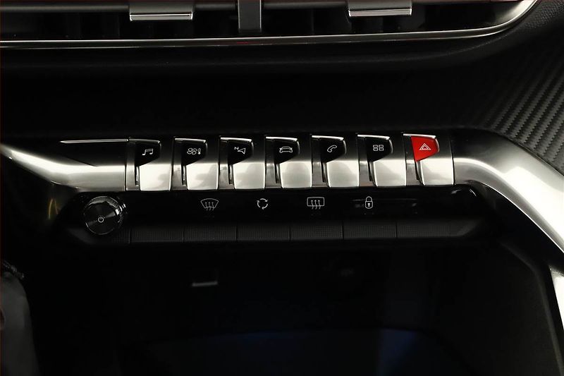 Peugeot 3008 (2019) 1.2 PureTech, Serv.kniha - fotka 12 z 20