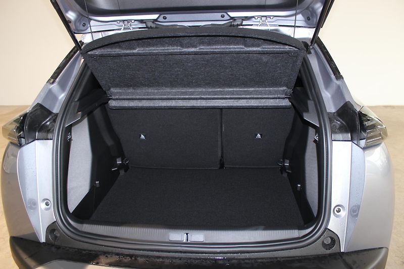 Peugeot 2008 (2025) STYLE PureTech 100 S&S MAN6 - fotka 17 z 17