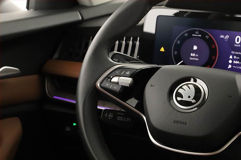 Škoda Superb (2024) 2.0 TDI, L&K, HUD, 360° - fotka 16 z 23