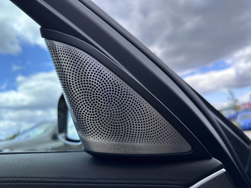 BMW Řada 5 M550d xDrive - fotka 7 z 33