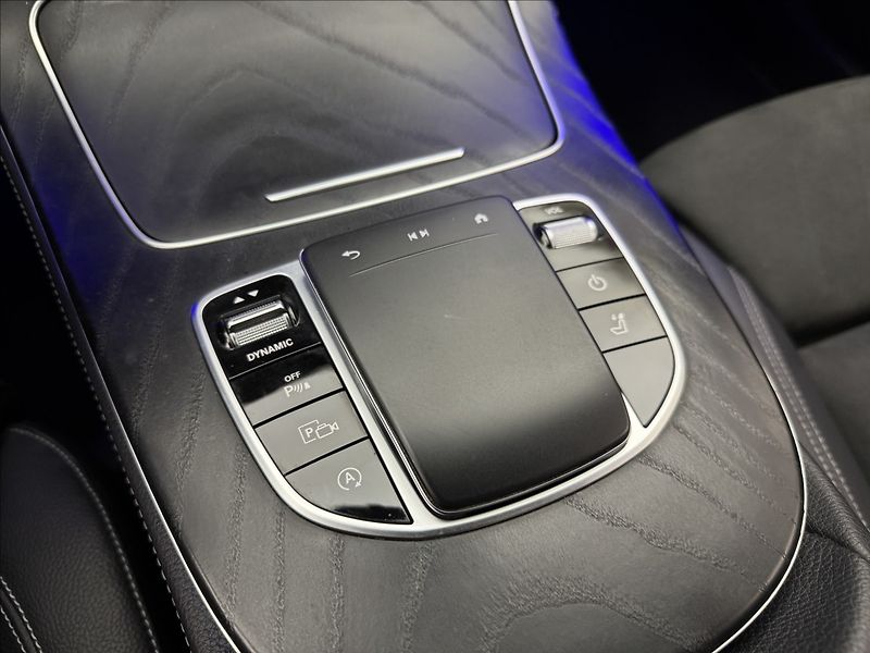 Mercedes-Benz Třídy E 2,9 400d 4MATIC AMG LED 360° - fotka 26 z 44