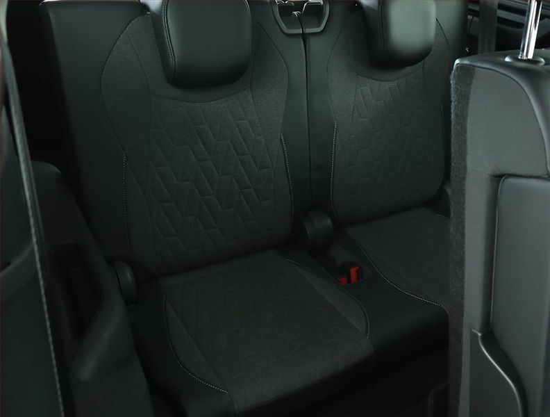 Volkswagen Tayron (2026) 1.5 eTSI - fotka 16 z 19