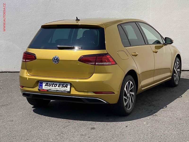 Volkswagen Golf (2017) 2.0 TDi, Sound, navi - fotka 4 z 17