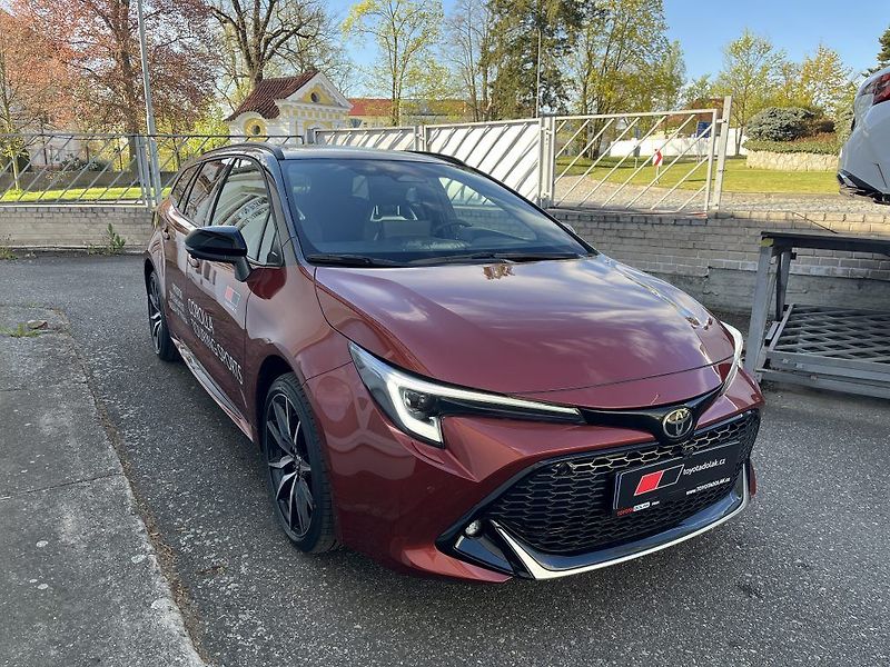 Toyota Corolla 2.0L HEV GR SPORT - fotka 3 z 29