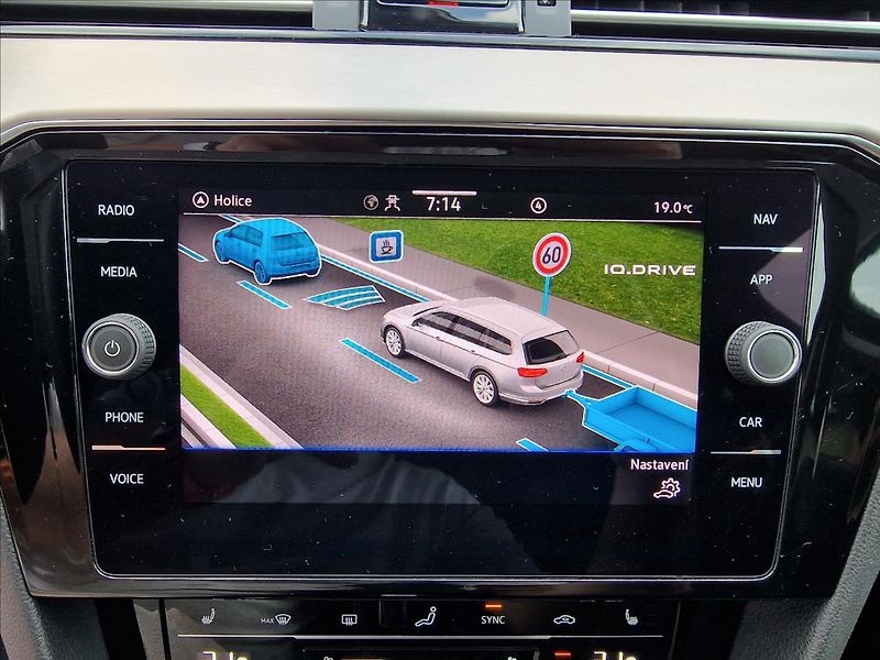 Volkswagen Passat 2.0TDI 147kW 4MOTION DSG Eleg - fotka 28 z 50