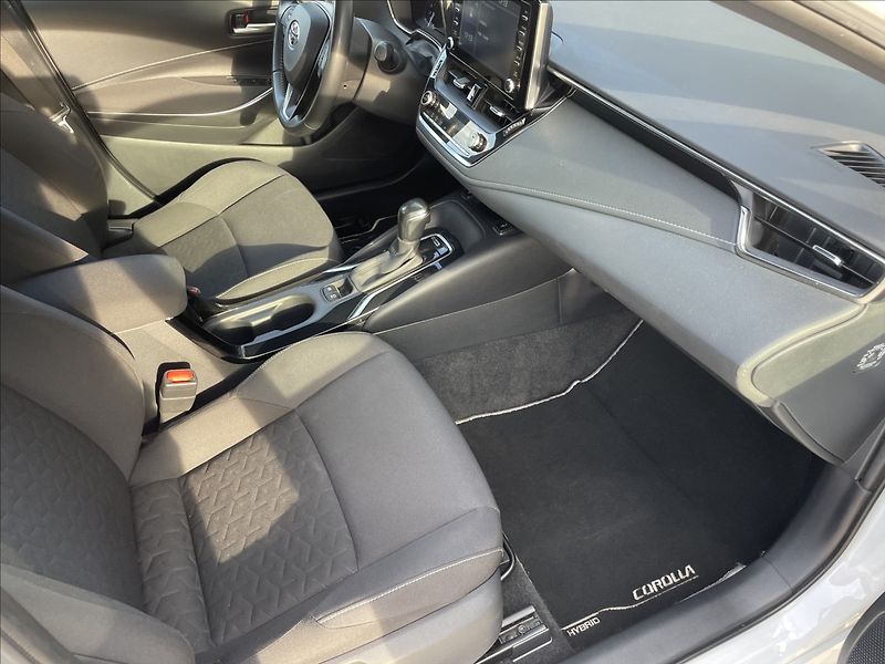 Toyota Corolla 1,8 Hybrid TS ČR.1.MAJ. - fotka 20 z 28