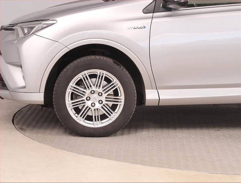 Toyota RAV4 (2018) 2.5 Hybrid, 4X4, Automat - fotka 15 z 16