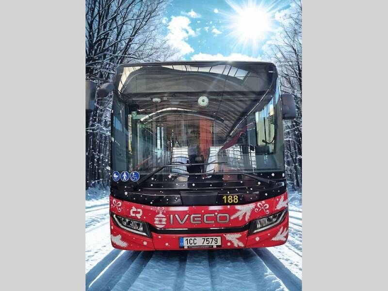 Praha má hned několik vánočních tramvají.