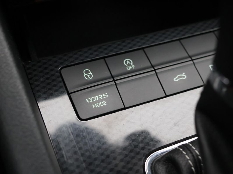 Škoda Octavia 2,0 TSI DSG RS245 LED Panorama - fotka 19 z 28
