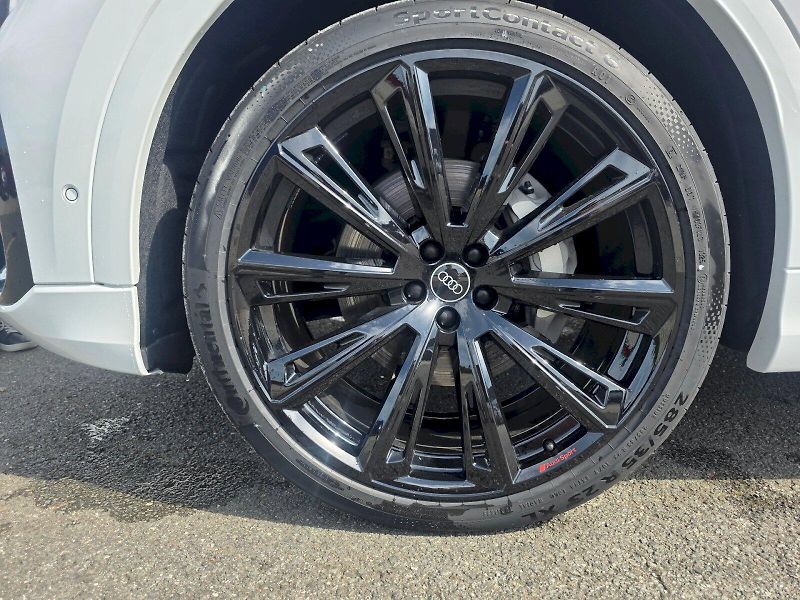 Audi Q8 (2025) SUV 50 TDI quattro - fotka 21 z 26