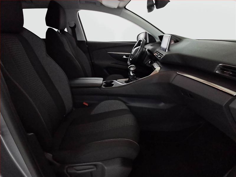 Peugeot 3008 (2019) 1.5 BlueHDi, Navi, Tempomat - fotka 9 z 16