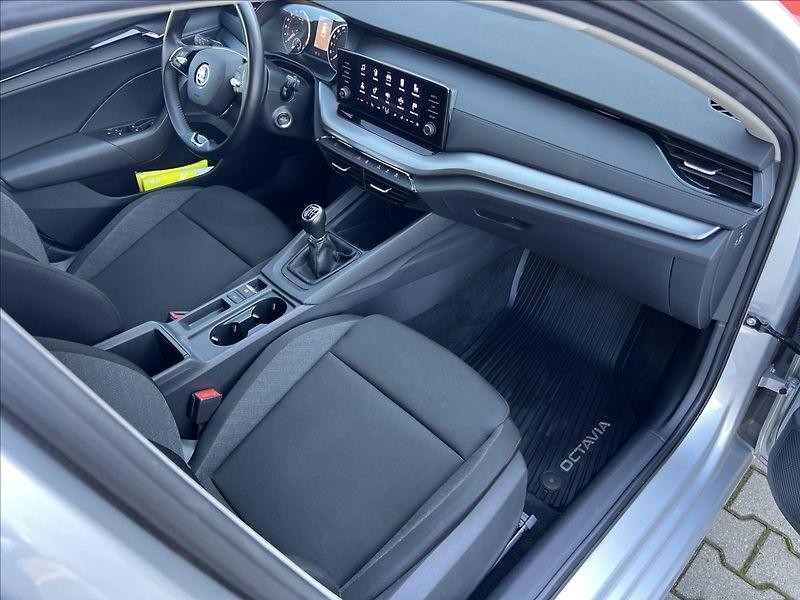 Škoda Octavia 2,0 TDI 85kW Active Combi - fotka 20 z 37