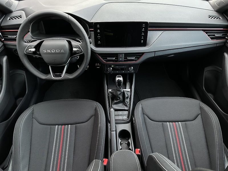 Škoda Kamiq 1.5TSi DSG Monte Carlo 150PS M - fotka 39 z 46