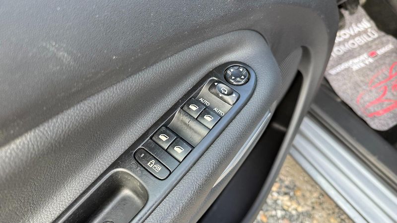 Citroën C3 Picasso (2009) 1.4i 70kW*Exclusive*PDC*Klima* - fotka 10 z 23