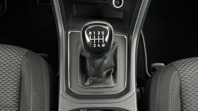 Volkswagen Touran 1.5 TSI Comfortline - fotka 22 z 26