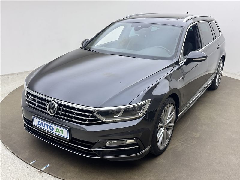 Volkswagen Passat 2,0 R-LINE DSG 4X4 VC DCC PANO - fotografie inzerátu