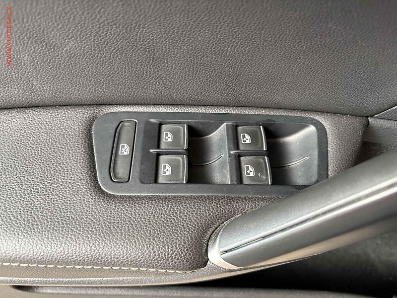 Volkswagen Golf (2016) 2.0 TDi, GTD, bixen, panor - fotka 12 z 17