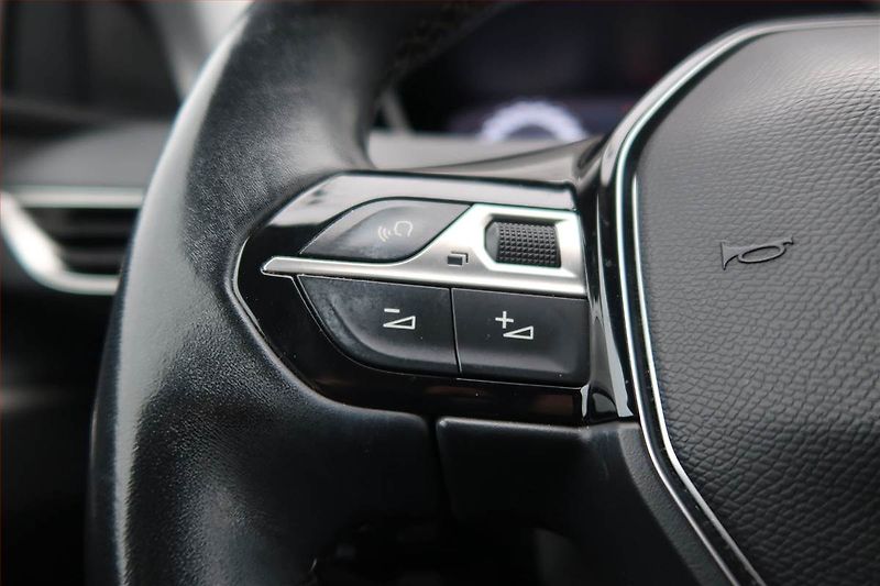 Peugeot 5008 (2018) PureTech 130, 7 míst, ČR,1.maj - fotka 17 z 19