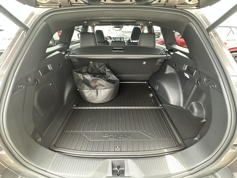 Toyota bZ4X (2026) Touring AWD - Executive 74kWh  - fotka 34 z 44