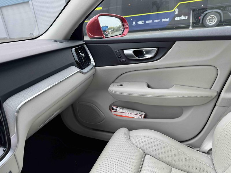 Volvo V60 (2024) VOLVO V60 T6 PHEV - fotka 16 z 23