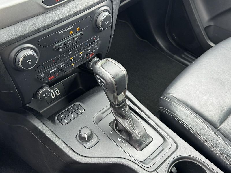 Ford Ranger Limited 157kw + tažné z. - fotka 33 z 54