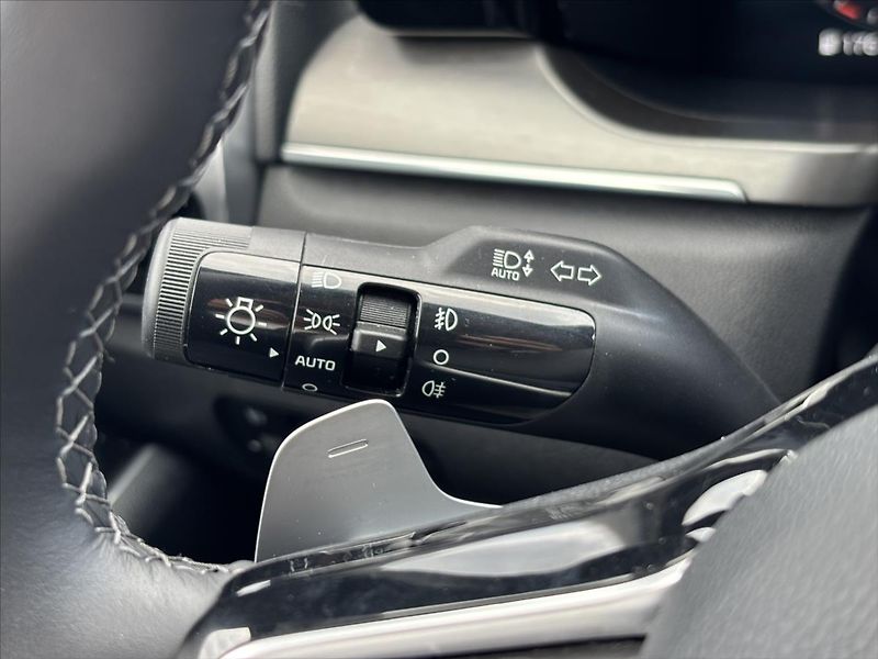 Kia Sorento 2,2 D 4x4 AT TOP ZÁRUKA 7MÍST - fotka 37 z 50