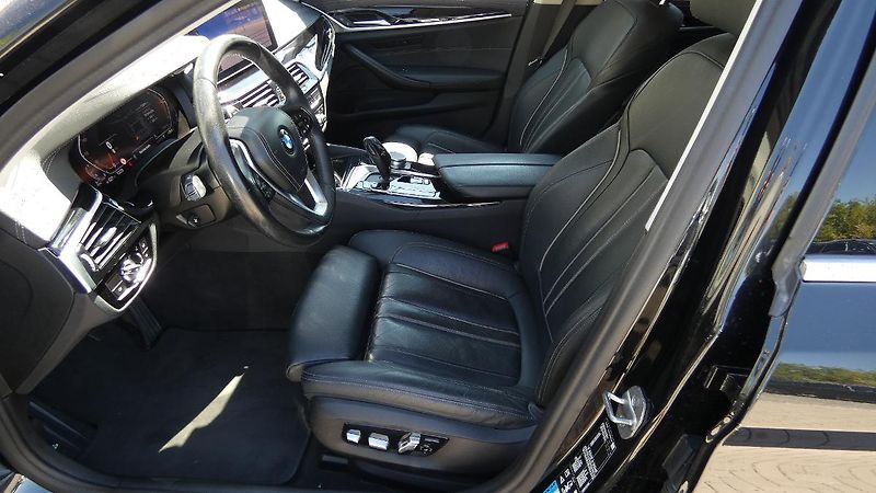 BMW Řada 5 Touring 520d xDrive - fotka 19 z 25
