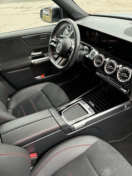 Mercedes-Benz GLB (2024) 200d 4MATIC - fotka 6 z 14