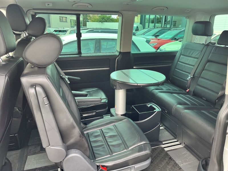 Volkswagen Multivan (2018) 2,0TSi Benzín 150kW Highline 4 - fotka 13 z 25