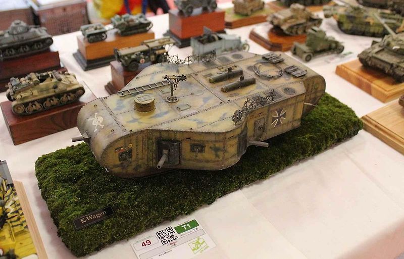 Supertěžký německý tank K-Wagen měl změnit situaci na bojištích I. světové války. Projekt ale skončil fiaskem. Na snímku je jeho model v měřítku 1:35 na soutěžní výstavě Kadaňský plasťák.