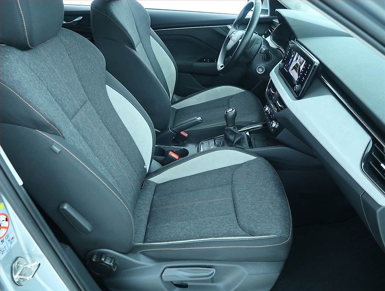 Škoda Kamiq (2025) Top Selection 1.0 TSI - fotka 9 z 19