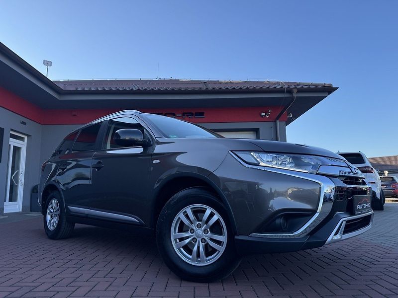 Mitsubishi Outlander (2019) 2.0i Mivec Digi Klima Kamera - fotka 48 z 48