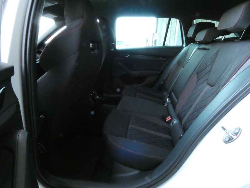 Škoda Octavia (2023) Combi RS 2.0 TDI 147KW 4x4 - fotka 23 z 30