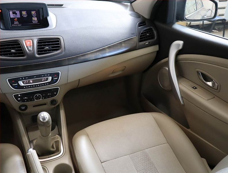 Renault Fluence (2010) 1.6 16V, Tažné, v dobrém stavu - fotka 8 z 18