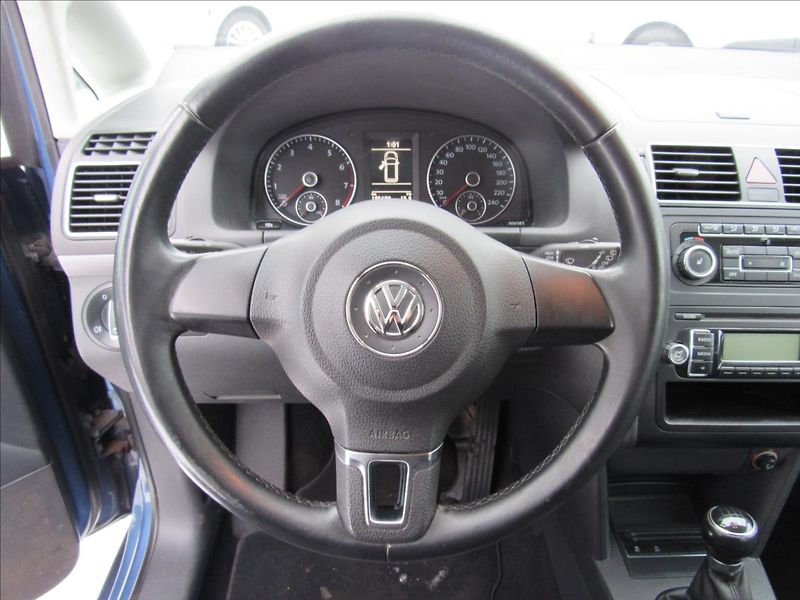 Volkswagen Touran 1,2 TSI 77kW 7 míst - fotka 12 z 25