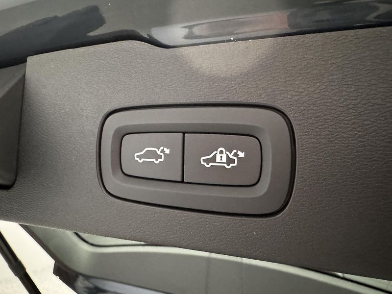Volvo V60 B4 DARK PLUS CZ 1.maj - fotka 24 z 47
